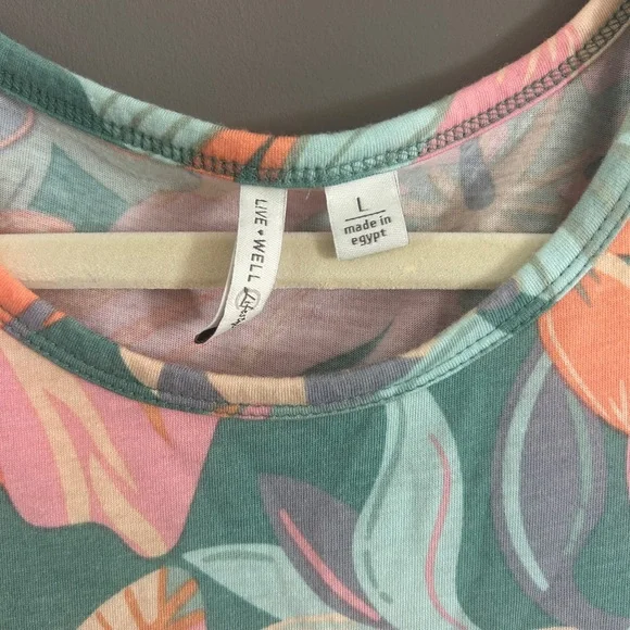 Floral Ruffle Sleeve Top Size Large - Picture 2 of 4